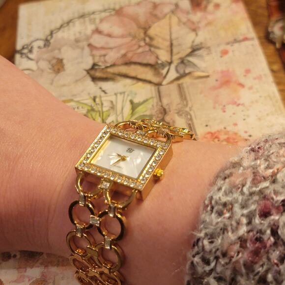 Vintage Watches EJ Gold Square Rhinestone Bracelet Watch Pearl Dial Japan Quartz - Picture 3 of 10